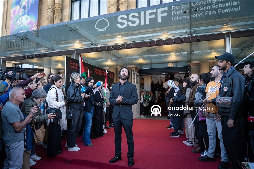 احتجاج واسع بمهرجان سان سباستيان السينمائي في إسبانيا ضد الإبادة بغزة