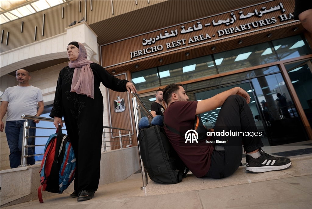 فلسطينيون: إغلاق إسرائيل معبر الكرامة يجعل الضفة سجنا كبيرا