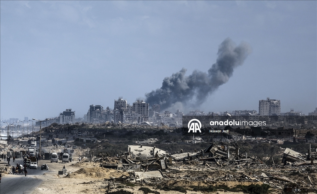 İsrail'in saldırılarından kaçan Filistinlilerin kuzeyden güneye göçü devam ediyor