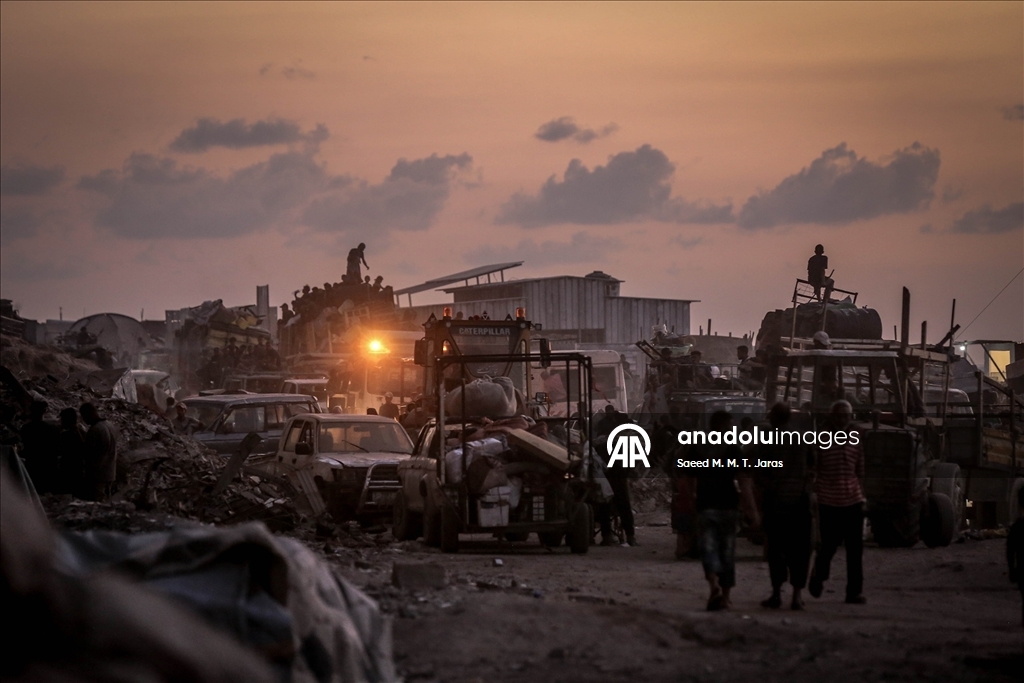 İsrail'in saldırılarından kaçan Filistinlilerin kuzeyden güneye göçü devam ediyor