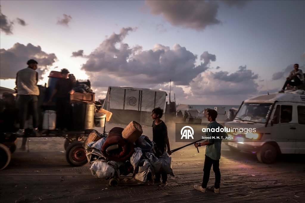 İsrail'in saldırılarından kaçan Filistinlilerin kuzeyden güneye göçü devam ediyor
