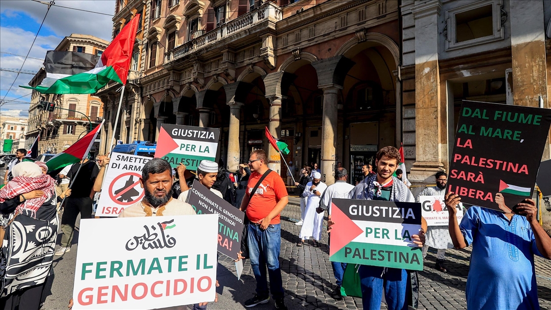 İsrail'in Gazze'ye yönelik saldırıları Roma'da protesto edildi