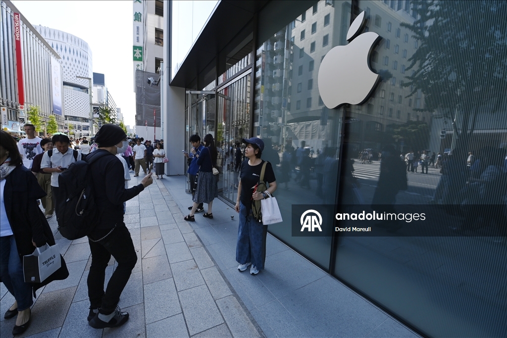 Apple, Tokyo’daki Ginza mağazasını yeniden tasarım sonrası tekrar açtı