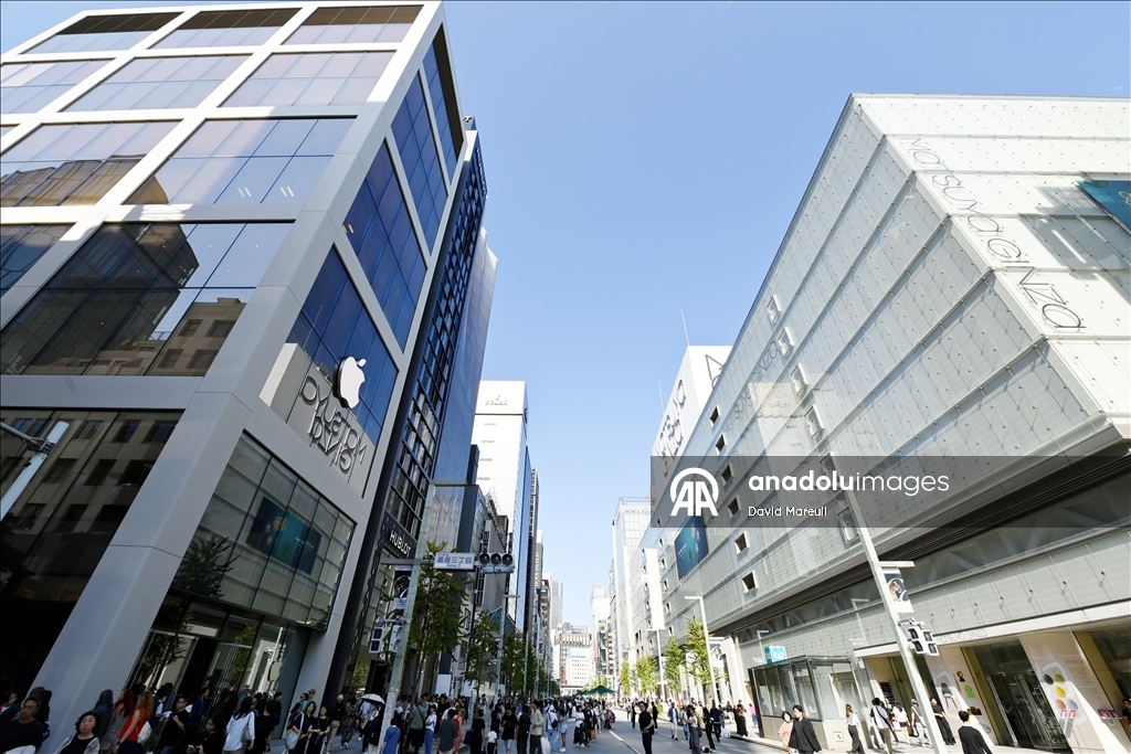 Apple, Tokyo’daki Ginza mağazasını yeniden tasarım sonrası tekrar açtı