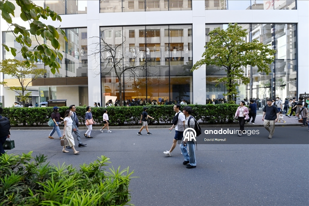 Apple, Tokyo’daki Ginza mağazasını yeniden tasarım sonrası tekrar açtı