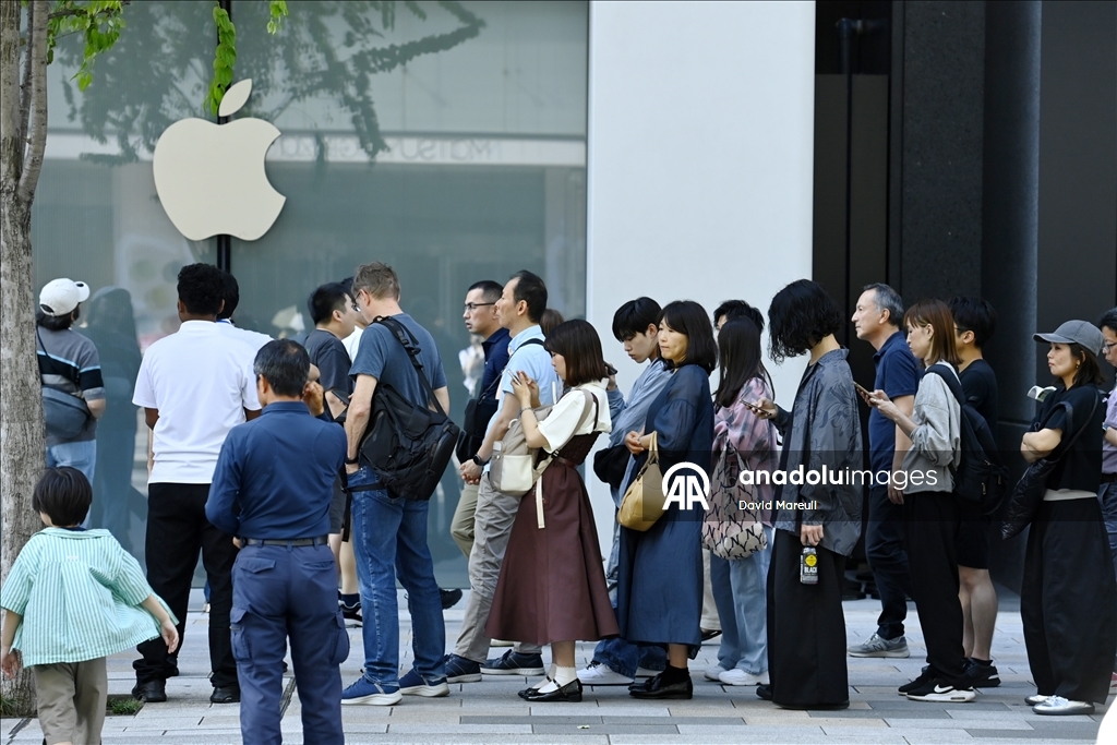 Apple, Tokyo’daki Ginza mağazasını yeniden tasarım sonrası tekrar açtı