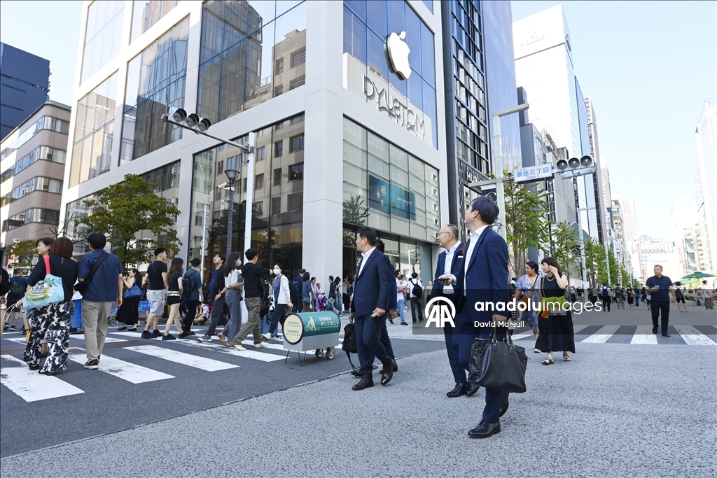 Apple, Tokyo’daki Ginza mağazasını yeniden tasarım sonrası tekrar açtı