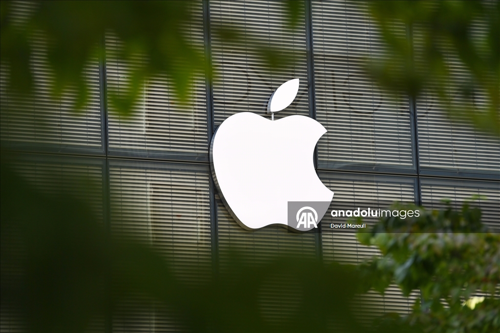 Apple, Tokyo’daki Ginza mağazasını yeniden tasarım sonrası tekrar açtı