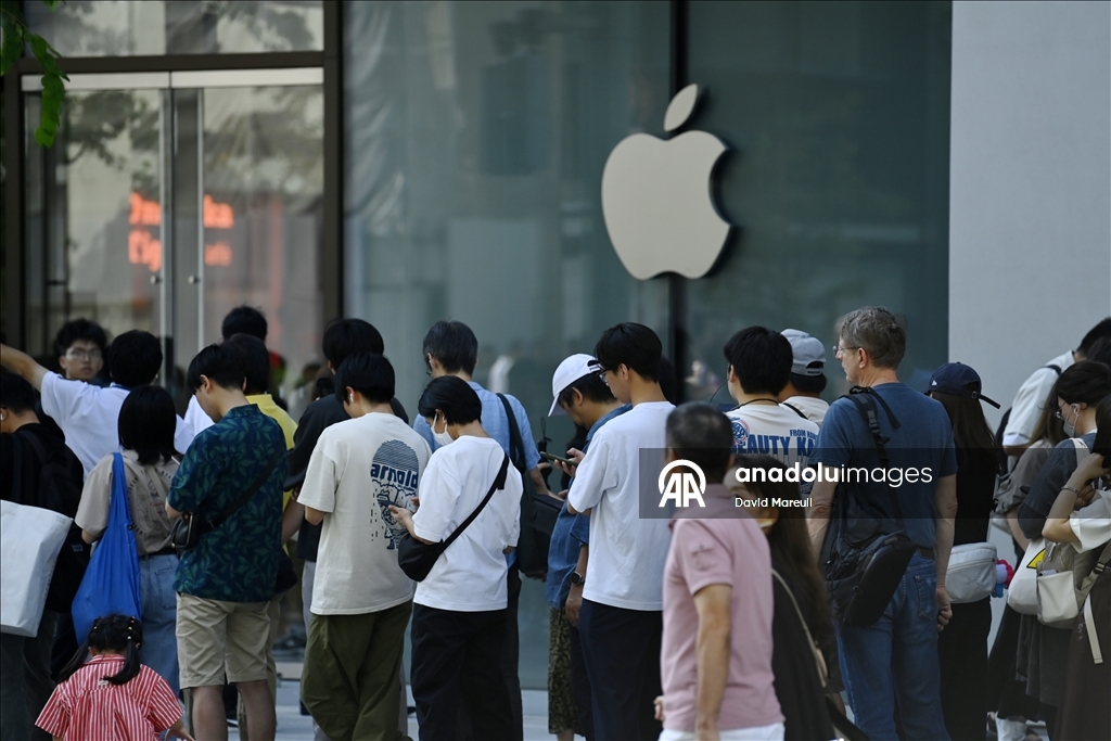 Apple, Tokyo’daki Ginza mağazasını yeniden tasarım sonrası tekrar açtı