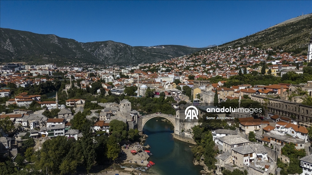 Bosna Hersek'te Osmanlı mirası köprüye ev sahipliği yapan Mostar, her mevsim turistlerin uğrak noktası