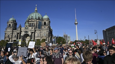 Berlin'de düzenlenen Filistin'e destek yürüyüşüne 50 binden fazla kişi katıldı