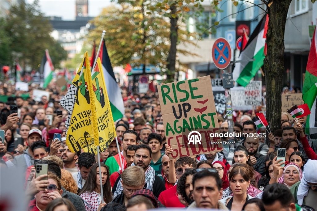 Düsseldorf'ta Filistin'e destek gösterisi