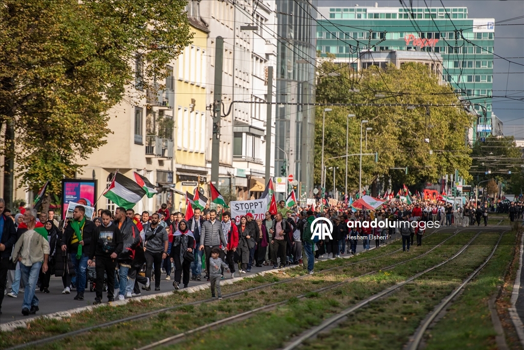 Düsseldorf'ta Filistin'e destek gösterisi