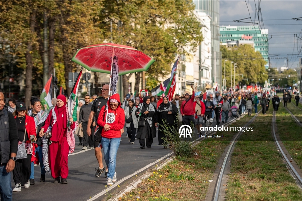 Düsseldorf'ta Filistin'e destek gösterisi