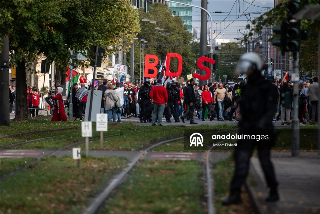 Düsseldorf'ta Filistin'e destek gösterisi