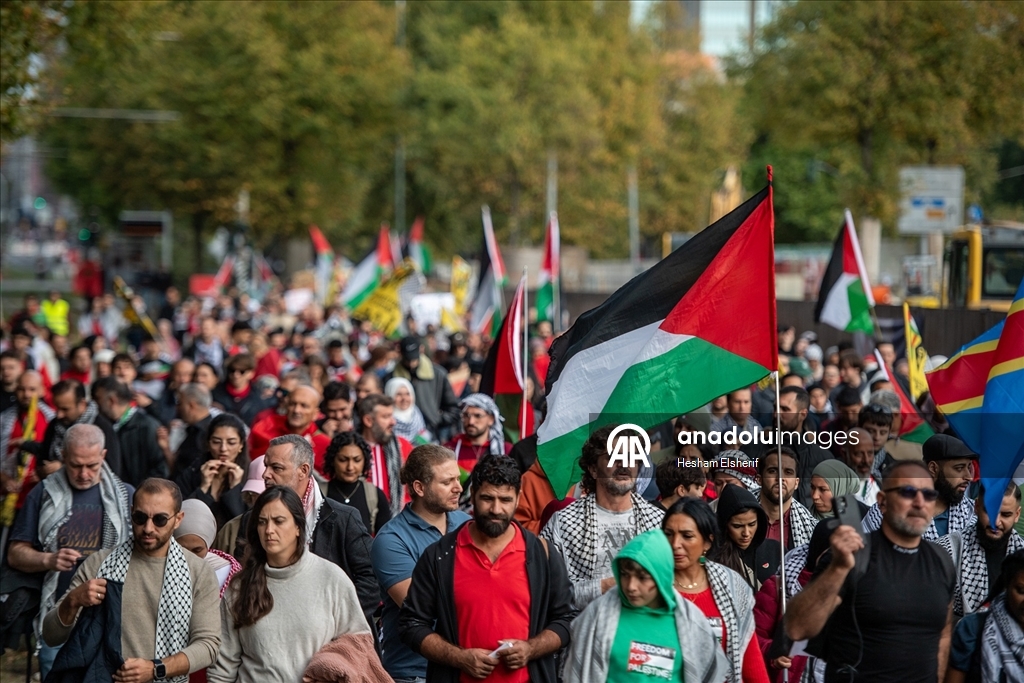 Düsseldorf'ta Filistin'e destek gösterisi