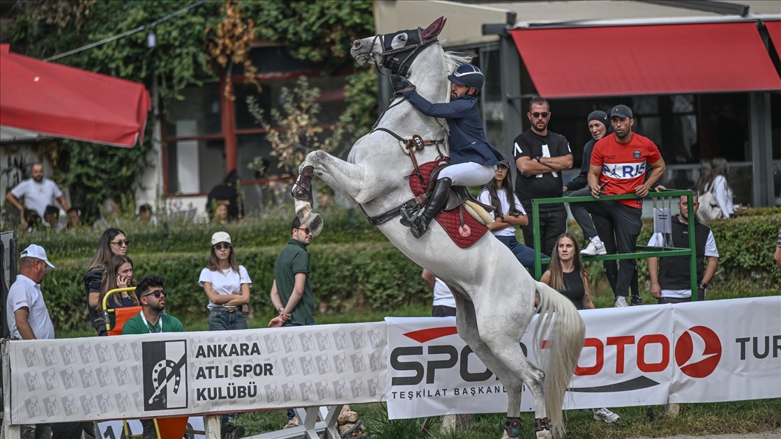 Engel atlamanın en prestijli yarışması Cumhurbaşkanlığı Kupası'nda dereceye giren biniciler belli oldu