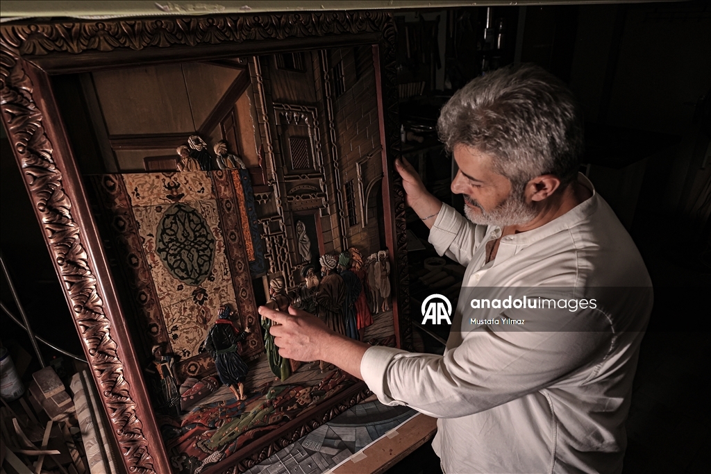 تركي يبدع أعمالا خشبية ثلاثية الأبعاد 