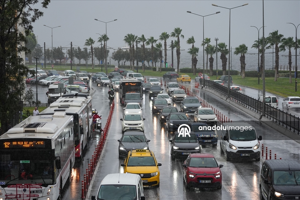 İzmir'de 121 gün sonra yağmur yağdı