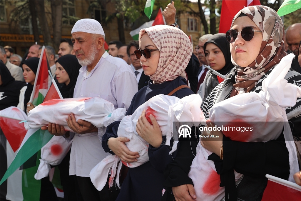 نوشهير التركية.. مشاركة رسمية وشعبية بمسيرة دعما لـ"أسطول الصمود"