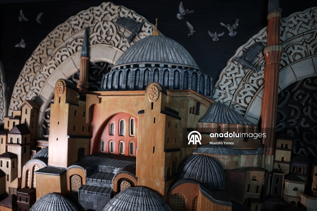 تركي يبدع أعمالا خشبية ثلاثية الأبعاد 