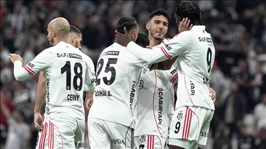 Beşiktaş 3 puanı 3 golle aldı