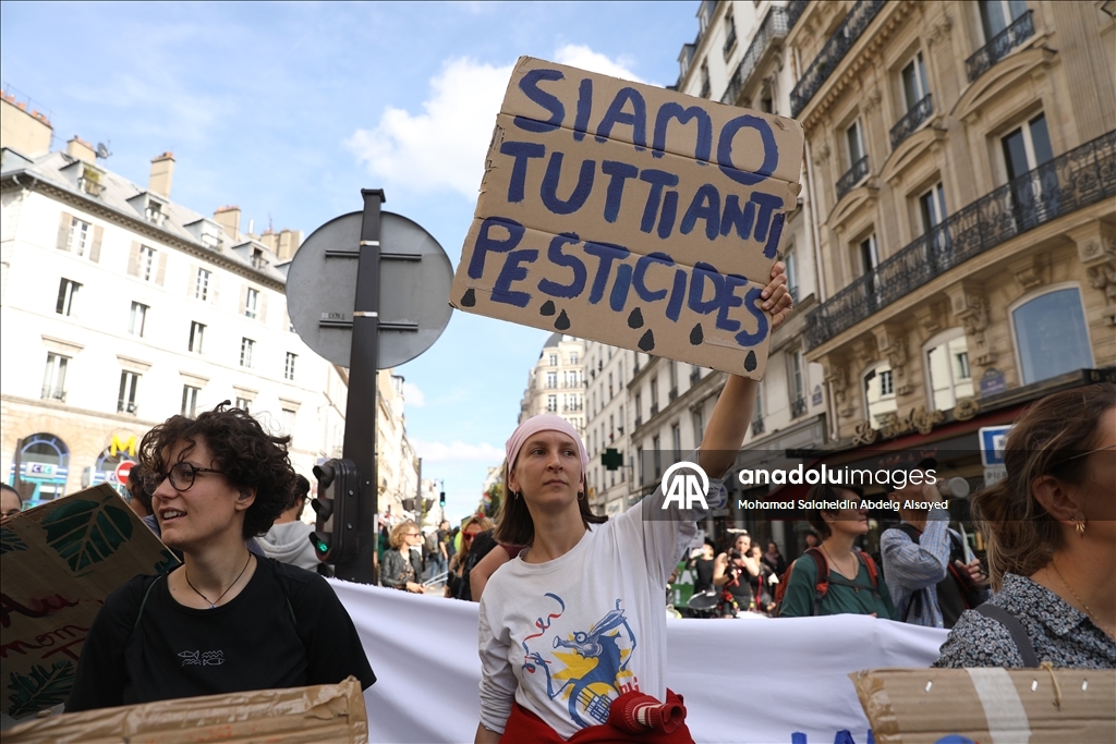 В Париже прошел марш в защиту климата