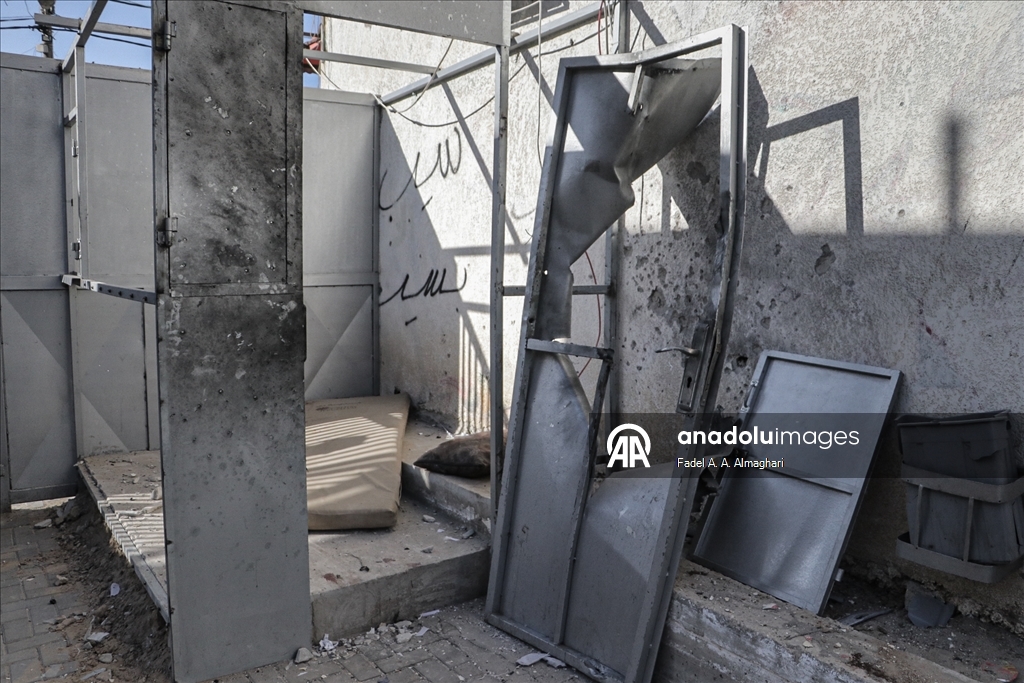  İsrail ordusu Gazze'deki Avde Hastanesi'nin kapısını bombaladı