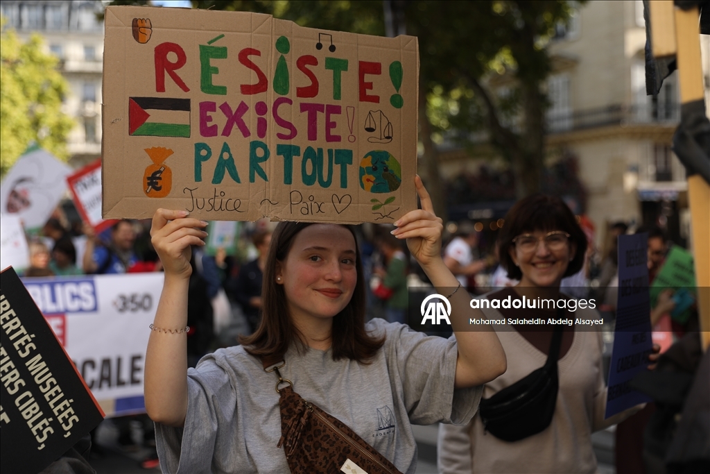 В Париже прошел марш в защиту климата
