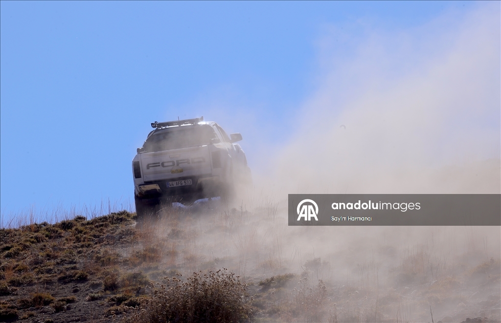 Любители off-road покорили сложные трассы плато Берчелан в Хаккари