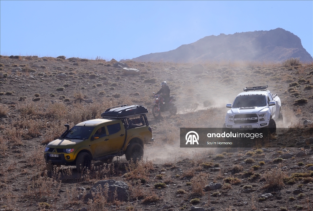 Любители off-road покорили сложные трассы плато Берчелан в Хаккари