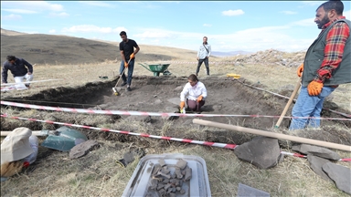  Arkeologlar Ardahan'daki kale kalıntısında 3 bin 500 yıllık tarihi araştırıyor