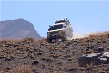 Любители off-road покорили сложные трассы плато Берчелан в Хаккари