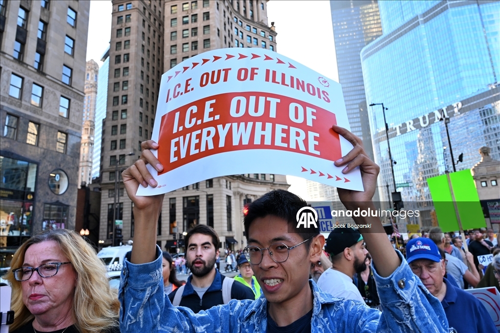 Protesters rally in Chicago against ICE, military presence