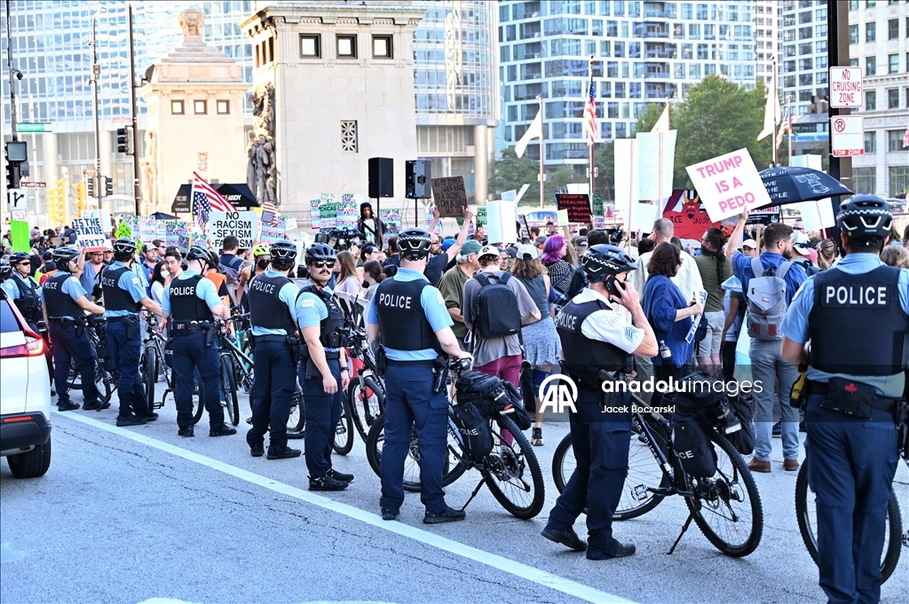 Protesters rally in Chicago against ICE, military presence