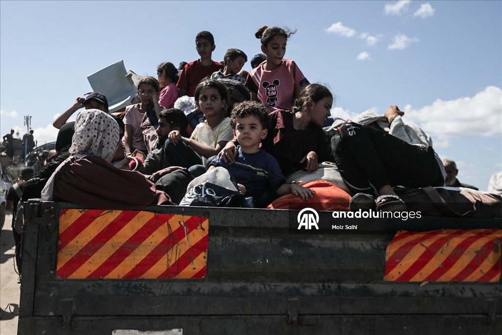 İsrail saldırıları altında Gazze’nin kuzeyindeki Filistinliler göç etmeye devam ediyor