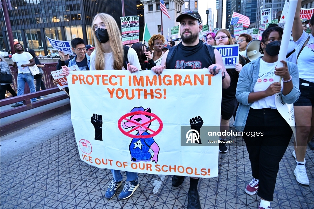 Protesters rally in Chicago against ICE, military presence