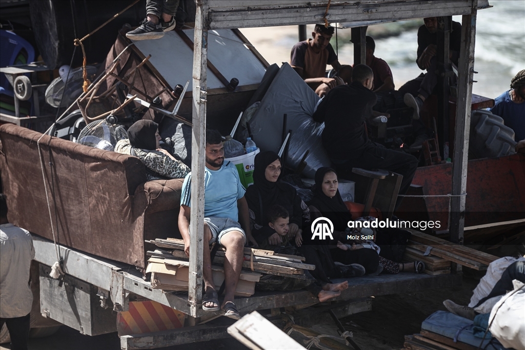 İsrail saldırıları altında Gazze’nin kuzeyindeki Filistinliler göç etmeye devam ediyor