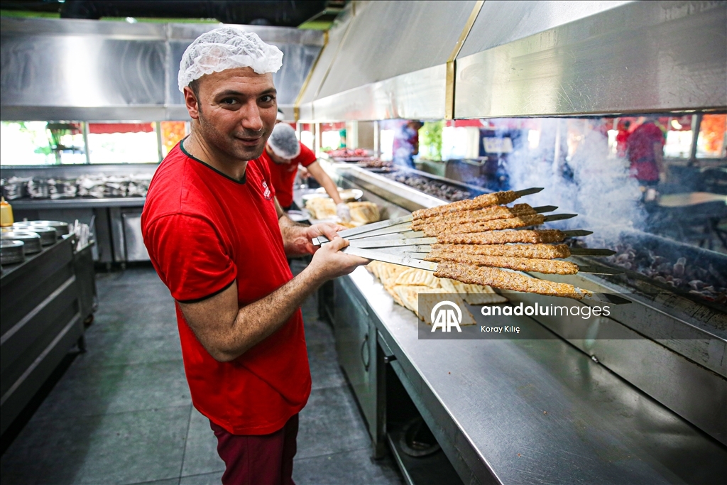 Kebabpêjên Edeneyî ji 9emîn Festîvala Tamê ya Edeneyê ya Navneteweyî ra amade ne
