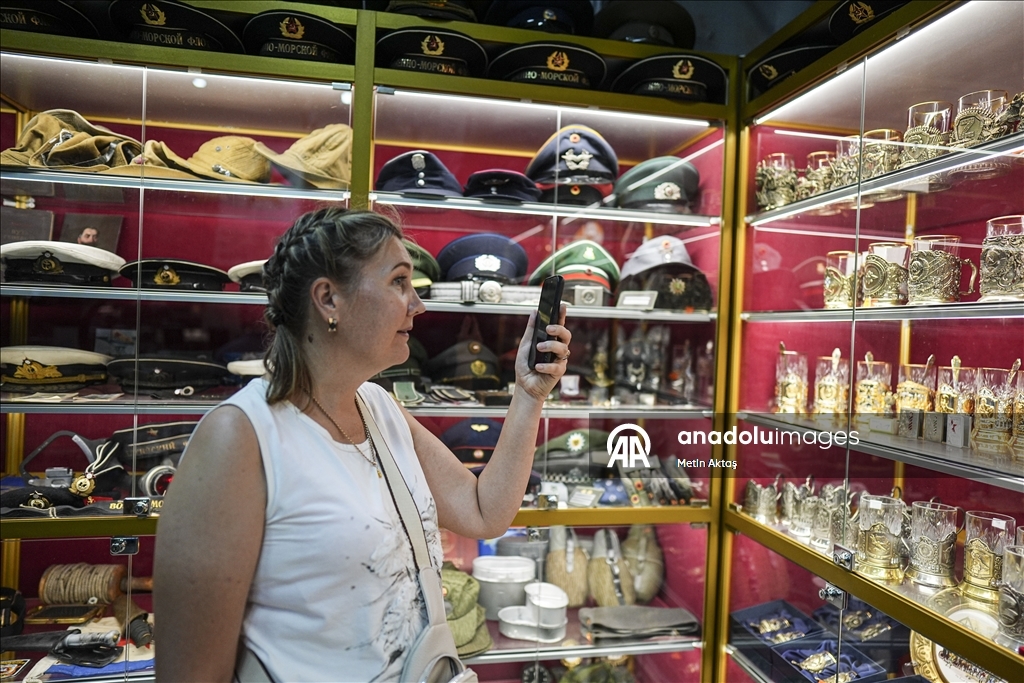 Московский магазин «Счастливая щука» напоминает музей древностей
