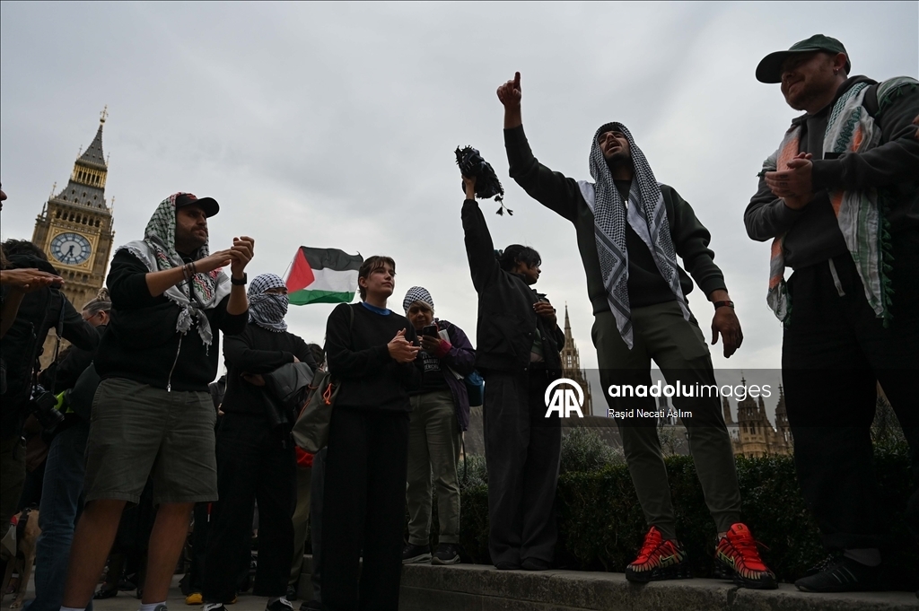 Продолжаются протесты против атаки Израиля на флотилию Global Sumud 6