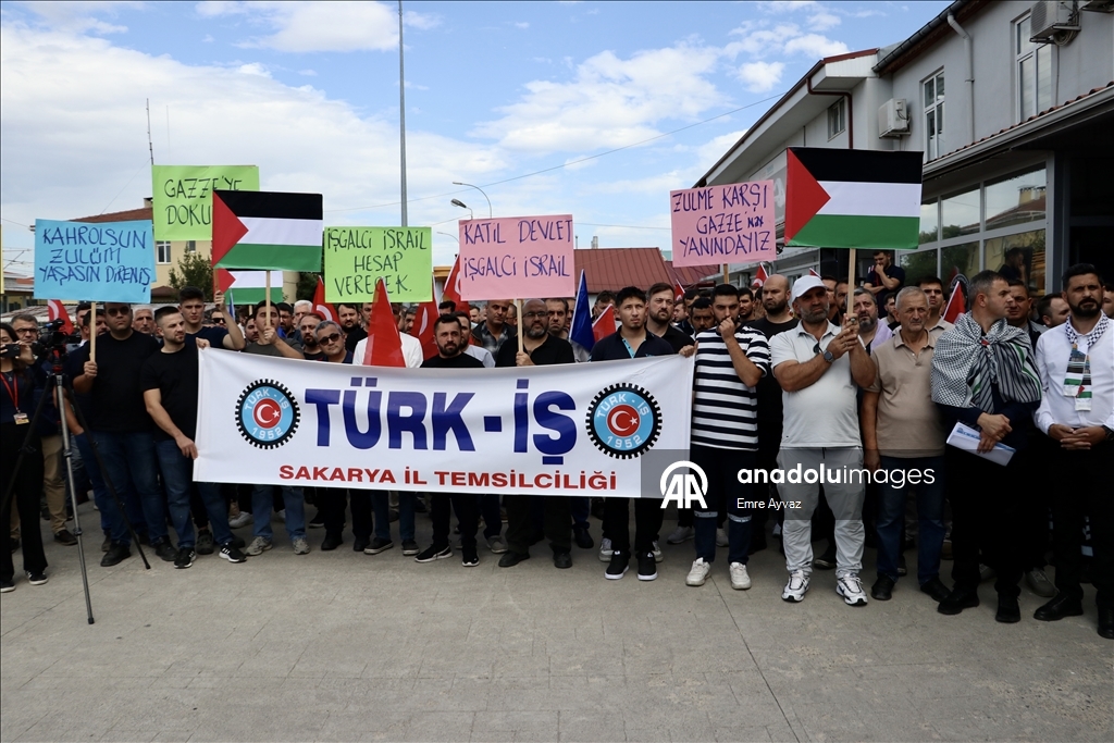 İsrail'in Küresel Sumud Filosu'na saldırısı Sakarya'da protesto edildi