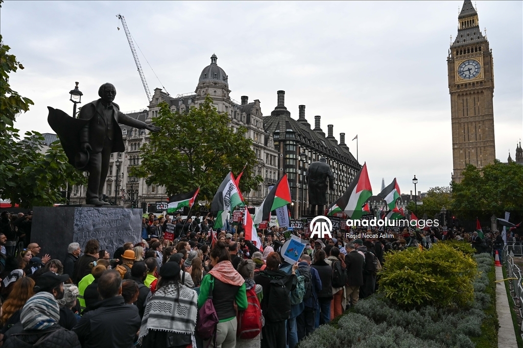 Продолжаются протесты против атаки Израиля на флотилию Global Sumud 5