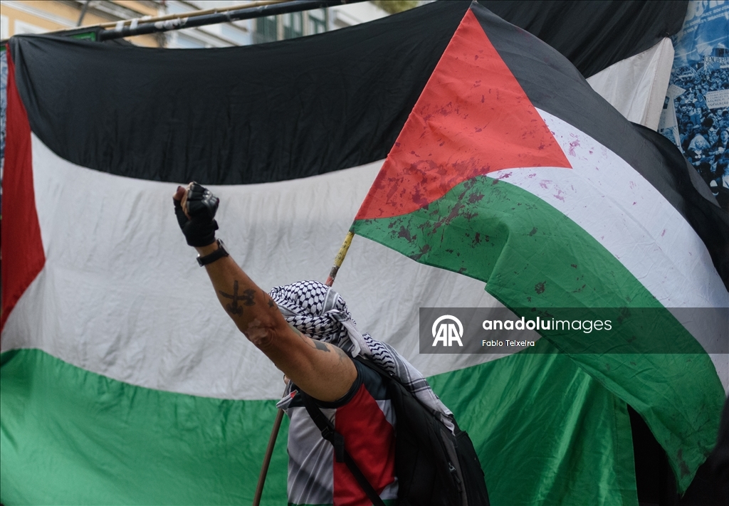 Protests against Israel's attacks on the Global Sumud Flotilla in Rio de Janeiro