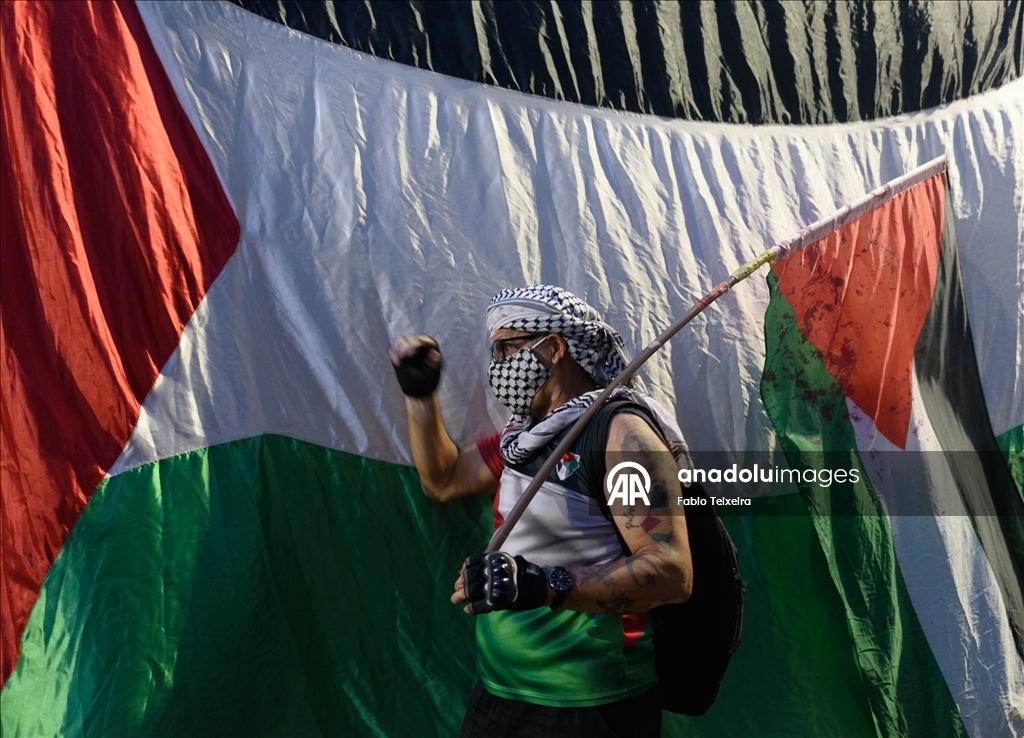 Protests against Israel's attacks on the Global Sumud Flotilla in Rio de Janeiro