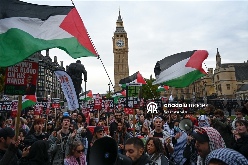 Продолжаются протесты против атаки Израиля на флотилию Global Sumud 8