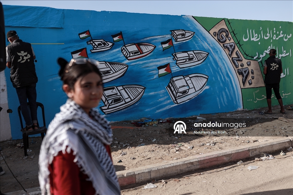 Palestinian artists create graffiti in support of Global Sumud Flotilla in Deir al-Balah