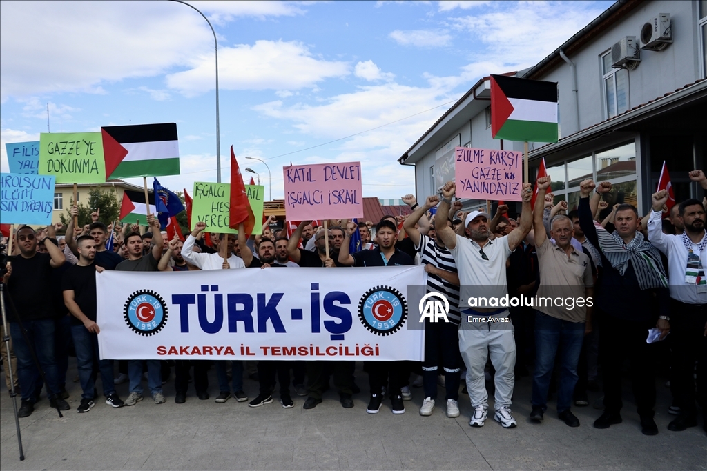 İsrail'in Küresel Sumud Filosu'na saldırısı Sakarya'da protesto edildi