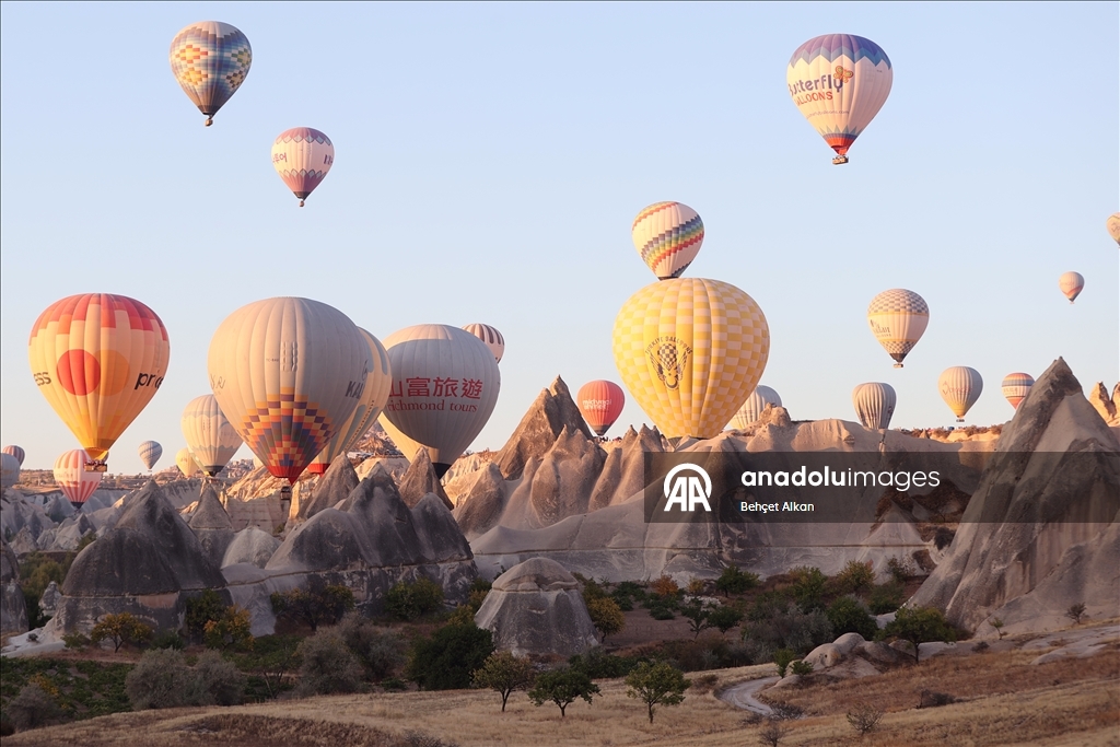 Chinese tourists flock to Cappadocia during "Golden Week" holiday