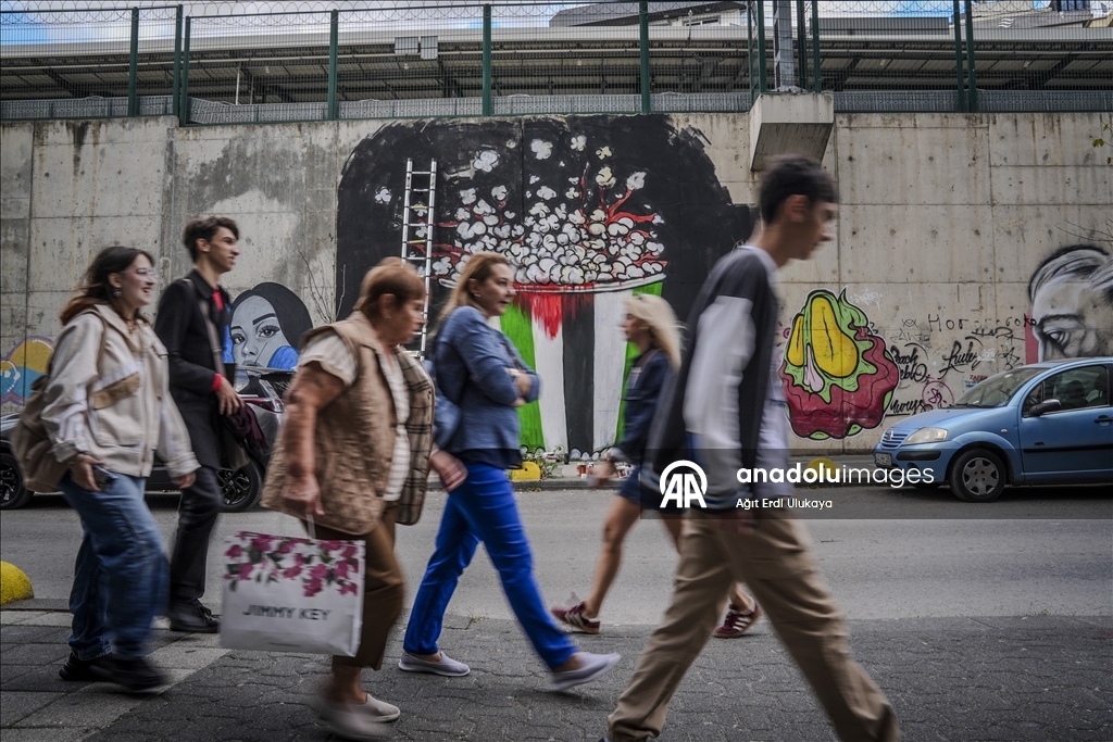 Artist Axel Mengu’s mural in Istanbul condemns global silence on Gaza